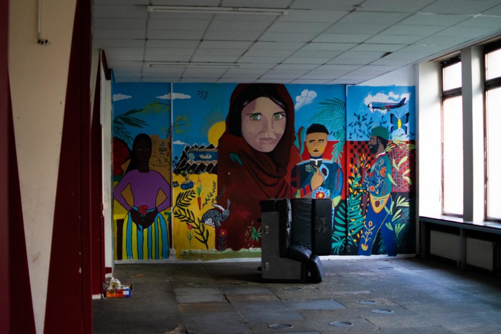 Fresque murale dans le hall de l'immeuble