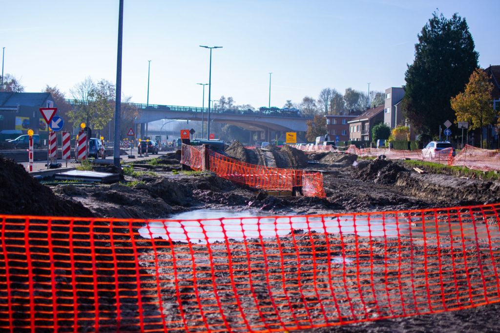 Le chantier boueux est devenu le quotidien de tous les habitants