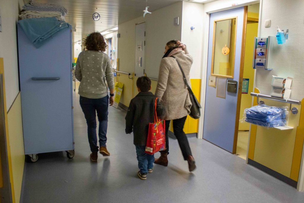 De l'école à l'hôpital, il n'y a qu'un pas. 