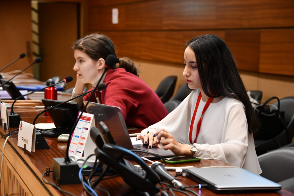 Aliaa Latch et Zvezdana Bozovic, co-présidentes du comité UNEP au GIMUN 2020