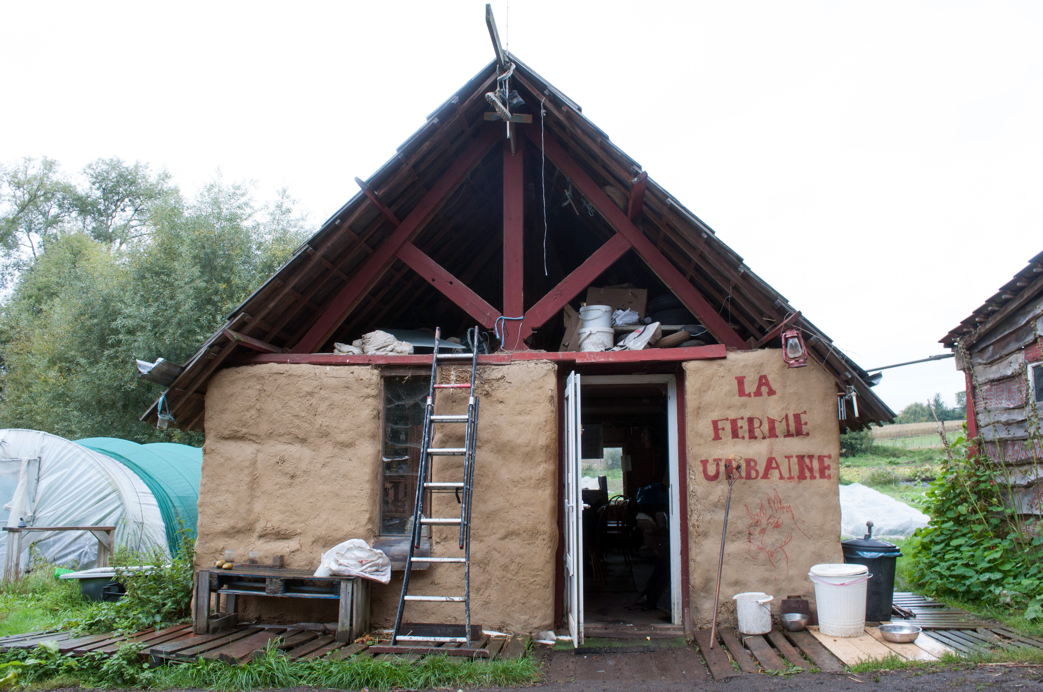 Maisonnette en terre-paille