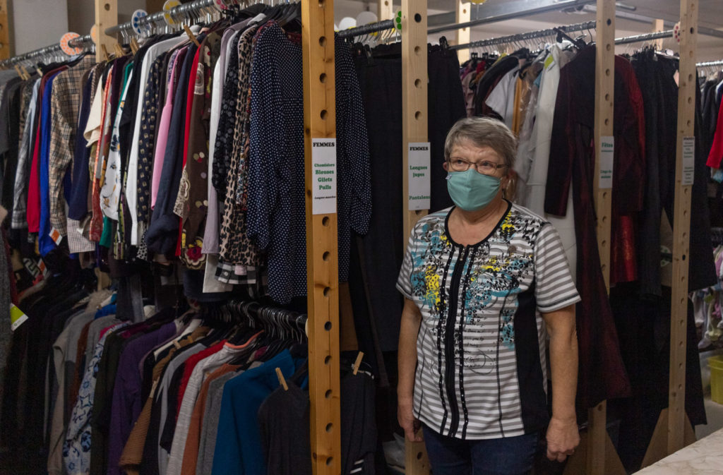 Christiane dans son arrière boutique