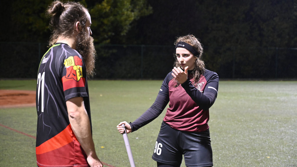 Discussion entre deux memebres de l'équipe de Quidditch